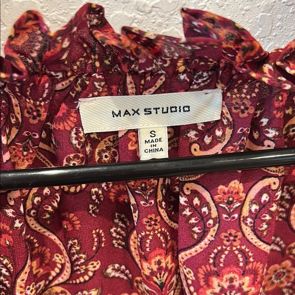 Max Studio V-Neck Paisley Red Blouse Size Small - Picture 6 of 7